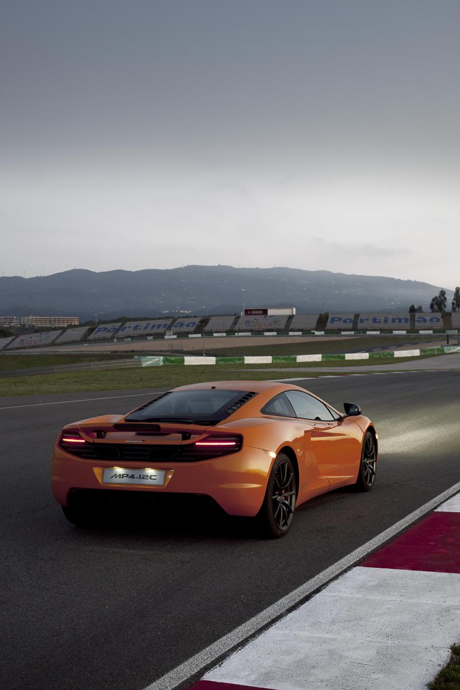  McLaren MP4-12C 2009 года  (фото 142 из 268)